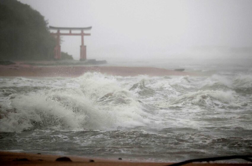  Un potente tifón golpea el sur de Japón; miles de personas son evacuadas