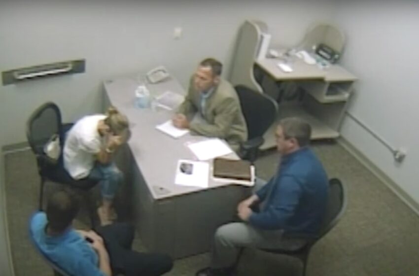  Un vídeo de interrogatorio recién publicado muestra el momento en que Sherri Papini supo que la habían atrapado