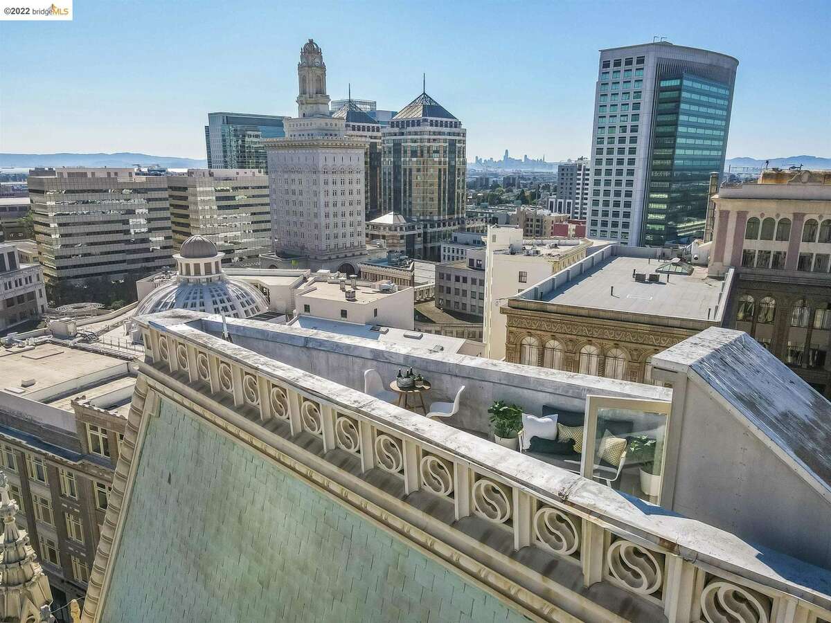 La azotea privada en lo alto de Oakland "Edificio Catedral" en 1615 Broadway.