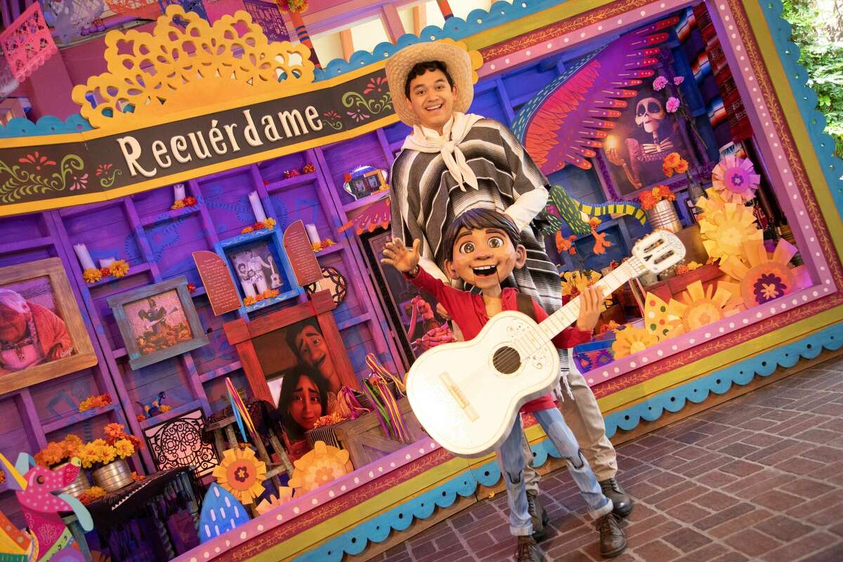 Conociendo a Miguel de "Coco" en Disney Californa Adventure