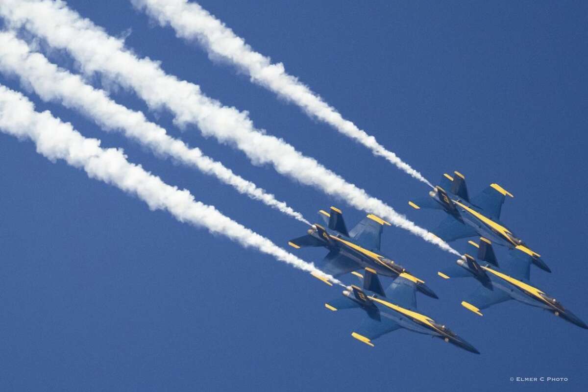 Los aviones Blue Angel vuelan sobre el Área de la Bahía de San Francisco el 6 de octubre de 2022.