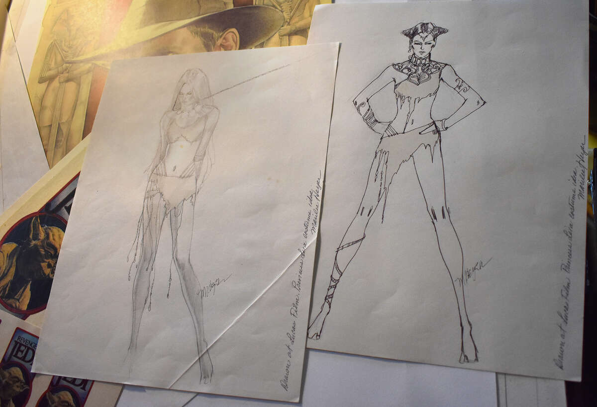 Dos de los bocetos de Marilee Heyer del legendario bikini de la princesa Leia para "El regreso del Jedi," dibujados mientras trabajaba en Lucasfilm en 1981 durante la preproducción de la película, quedaron en la mesa de dibujo. 