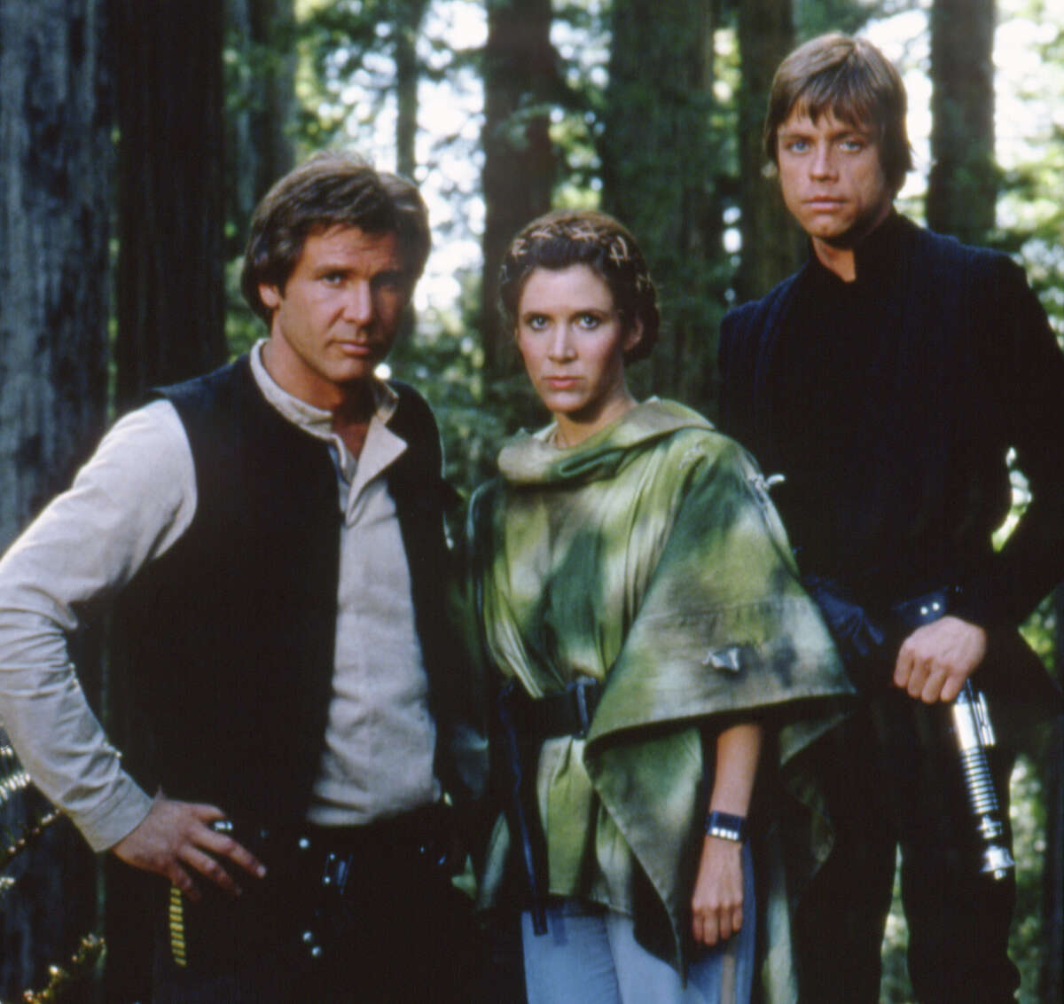 Harrison Ford, Carrie Fisher y Mark Hamill en el set de "El retorno del Jedi".