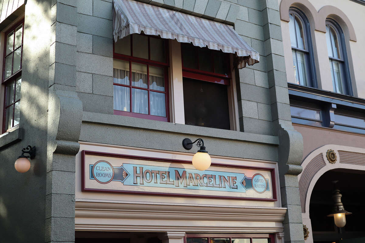 El Hotel Marceline sigue el modelo de un hotel del mismo nombre en Missouri que todavía está abierto en la actualidad.