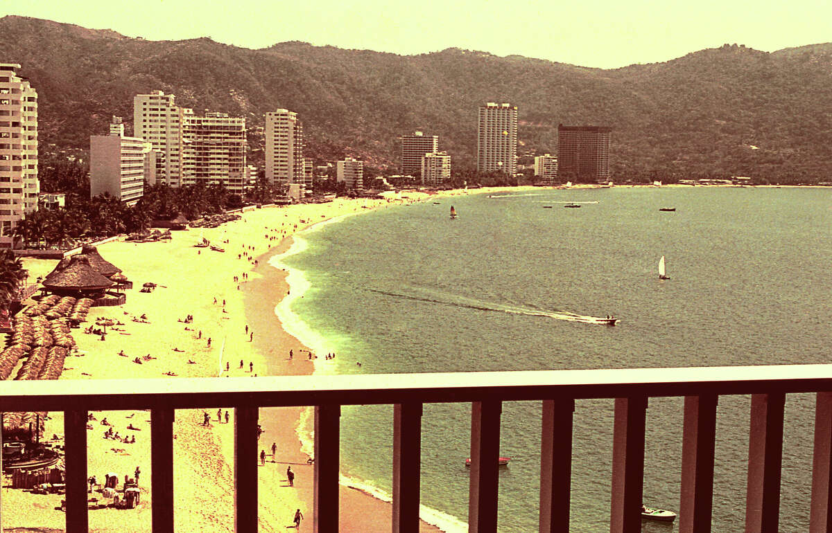 Acapulco en la década de 1960. El actor Steve Cochran pasó un mes en la ciudad turística mexicana antes de zarpar en el desafortunado viaje a Costa Rica.