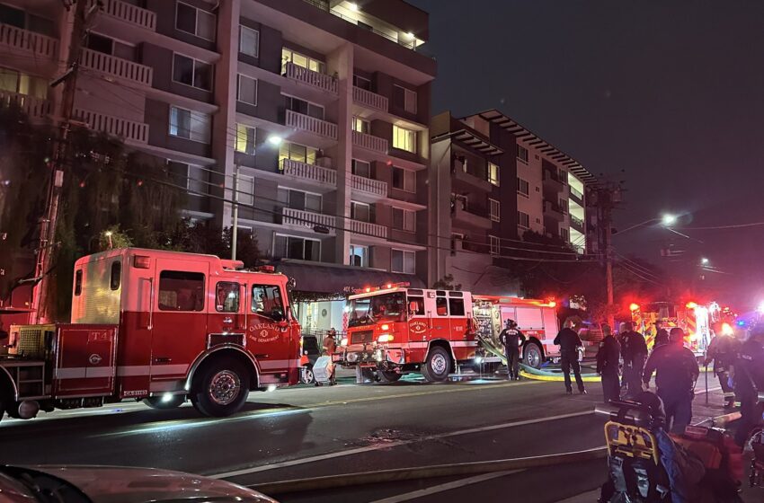  85 personas rescatadas de un incendio masivo en una residencia de ancianos en Oakland