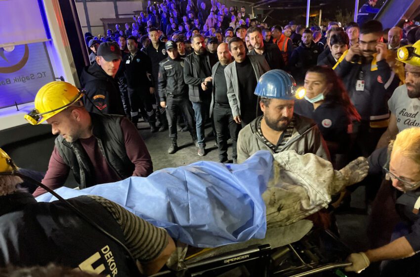  Autoridades: 22 muertos y muchos atrapados en la explosión de una mina de carbón en Turquía