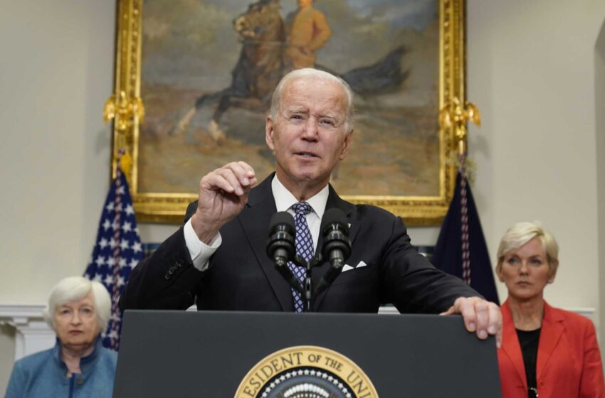  Biden califica a las empresas petroleras de especuladoras de la guerra y habla de un impuesto inesperado