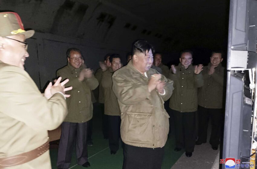  Corea del Norte dice que Kim supervisó las pruebas de misiles de crucero