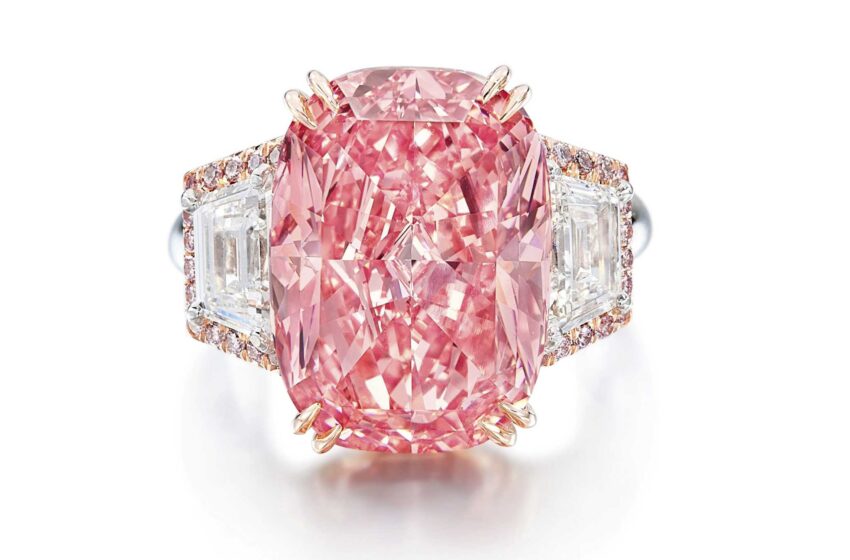  El diamante rosa se vende por un valor récord de 57,7 millones de dólares en una subasta en Hong Kong