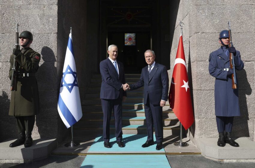  El ministro israelí señala el reinicio de los lazos de defensa con Turquía