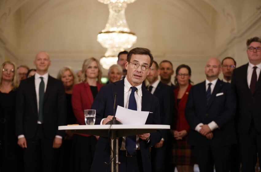  El nuevo primer ministro sueco presenta un gobierno tripartito de centro-derecha