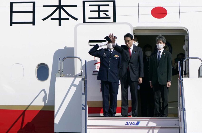  El primer ministro japonés viaja a Australia para intensificar los lazos militares y energéticos