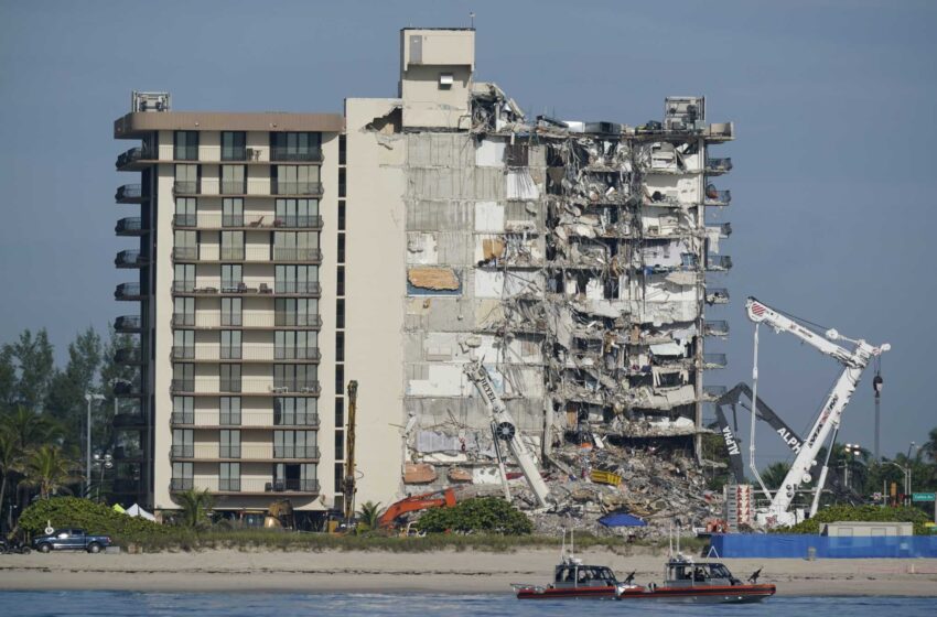  Evacuación de un edificio de condominios en Miami Beach cerca de un derrumbe mortal
