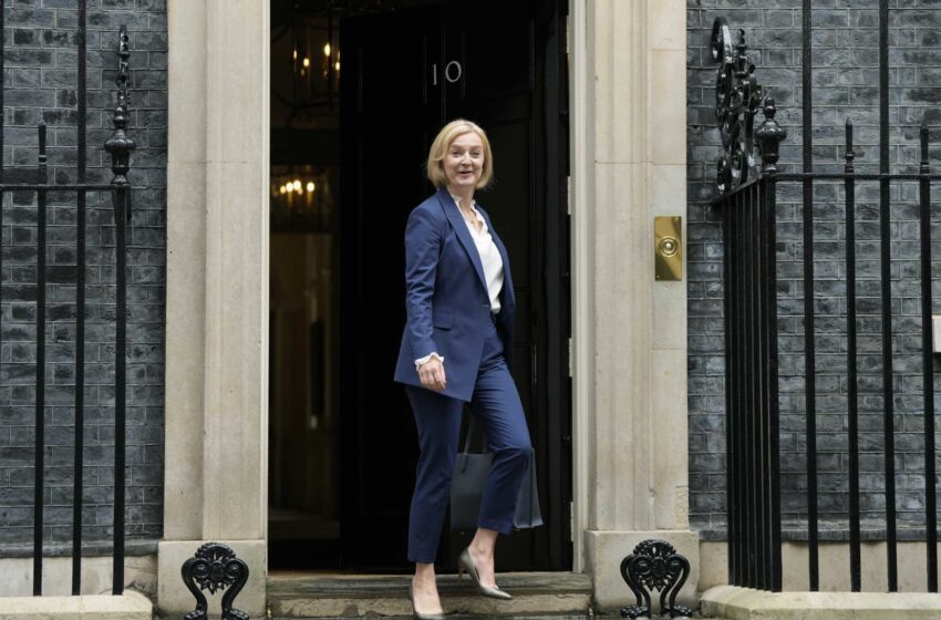  La líder británica Liz Truss se enfrenta a una prueba en el Parlamento y busca un salvavidas