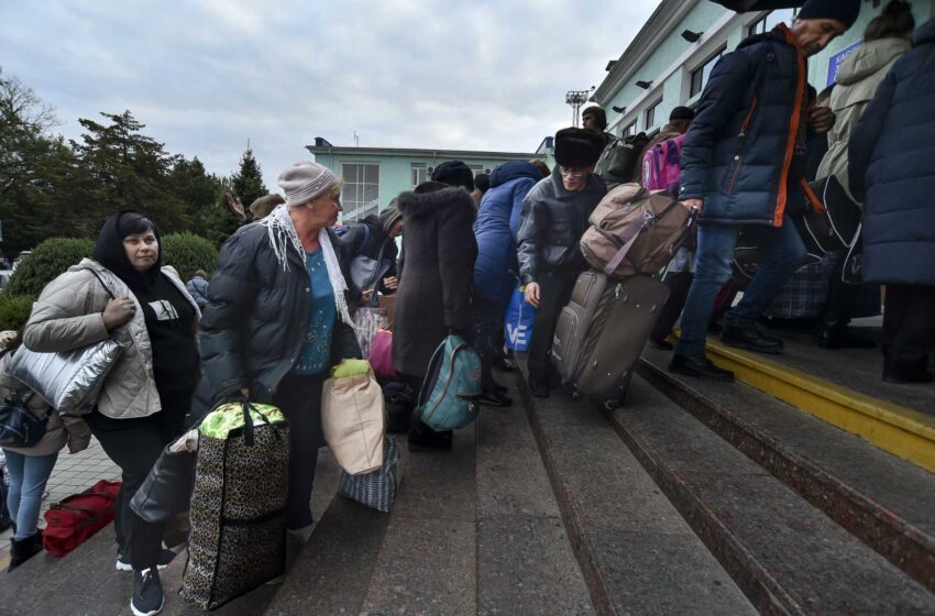  Las autoridades instaladas en Rusia ordenan la evacuación de Kherson