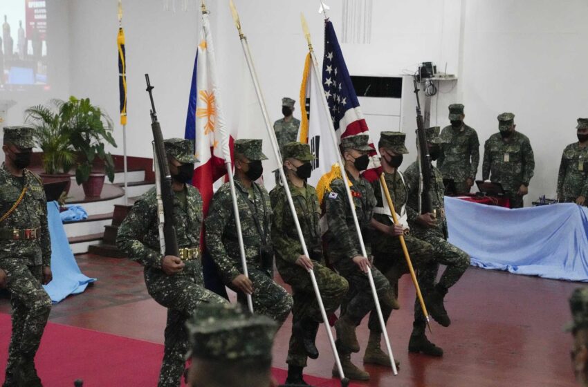  Las fuerzas estadounidenses y filipinas realizan ejercicios de combate para prepararse para la crisis