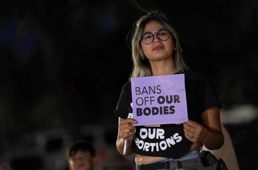  Los abortos en Arizona no se detendrán durante un mes mientras el caso sigue su curso