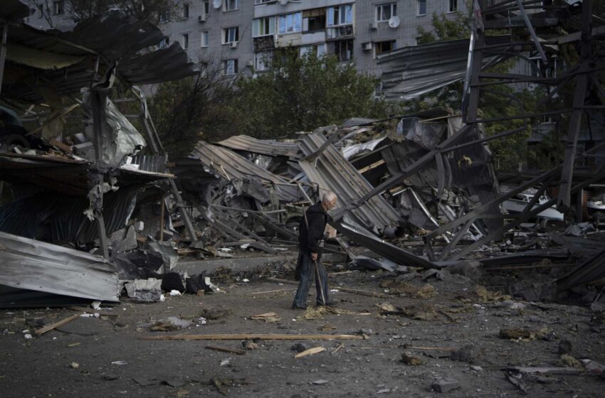  Los misiles alcanzan una ciudad ucraniana, las alarmas en otros lugares mantienen el miedo