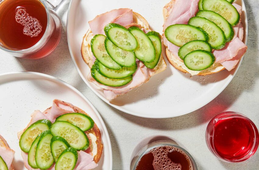  Los sándwiches de jamón, mantequilla y pepino son una delicia a la hora del té, en cualquier momento