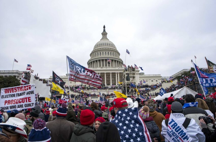  Muchos siguen siendo críticos con el estado de la democracia estadounidense: Encuesta AP-NORC