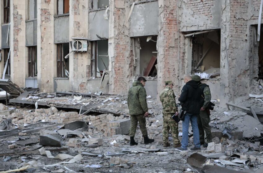  Ucrania: Los cohetes golpean la oficina del alcalde en la separatista Donetsk