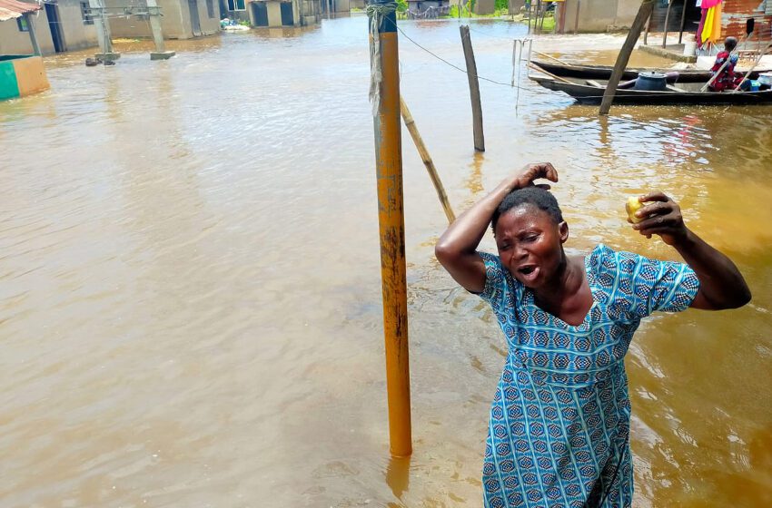  Un barco zozobra en medio de las inundaciones en el sureste de Nigeria; hay 76 desaparecidos