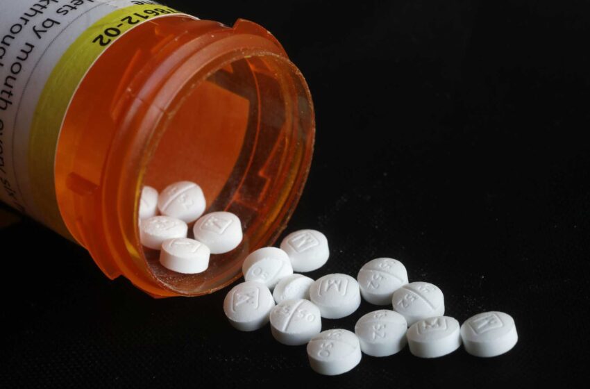  Un médico admite haber recetado ilegalmente 120.000 pastillas de opioides