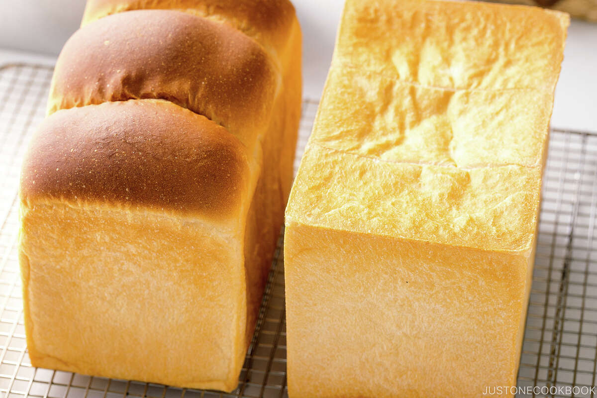El pan de leche japonés es una de las muchas recetas disponibles en Just One Cookbook.