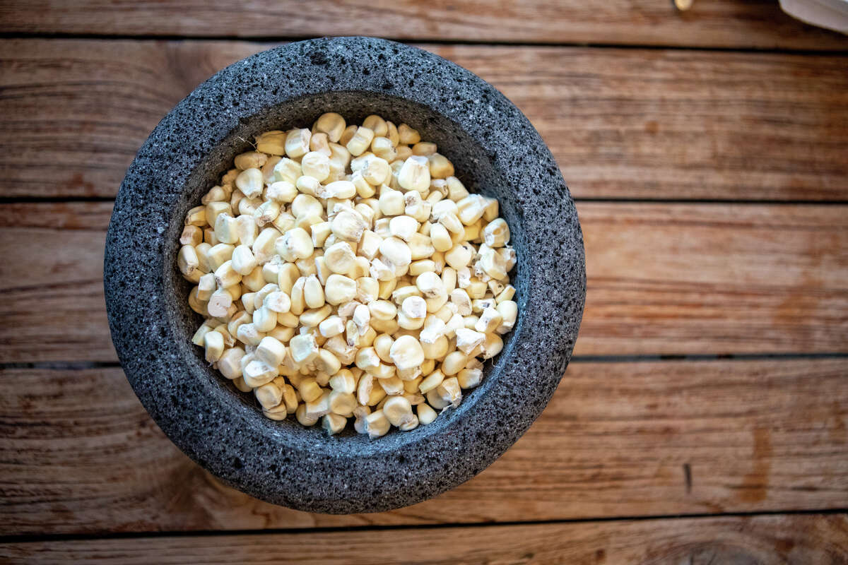 El maíz seco es un ingrediente clave para la receta de pozole en Bombera en Oakland. 