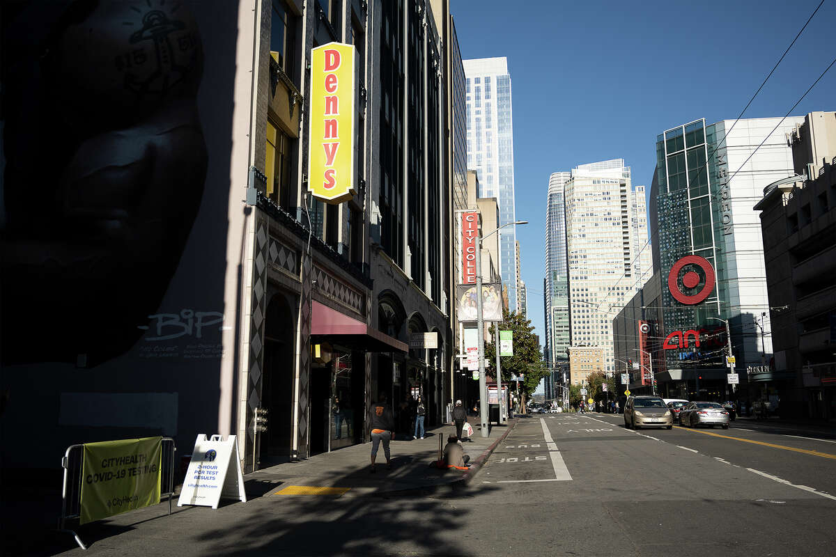 Exterior de Denny's en Mission Street en San Francisco el 15 de noviembre de 2022.