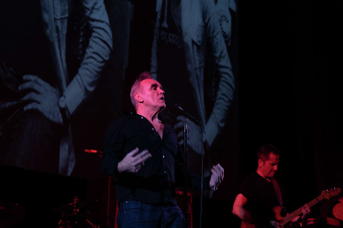 Morrissey, el agente provocador del rock, ofrece un espectáculo con entradas agotadas en el Teatro Castro el sábado por la noche.