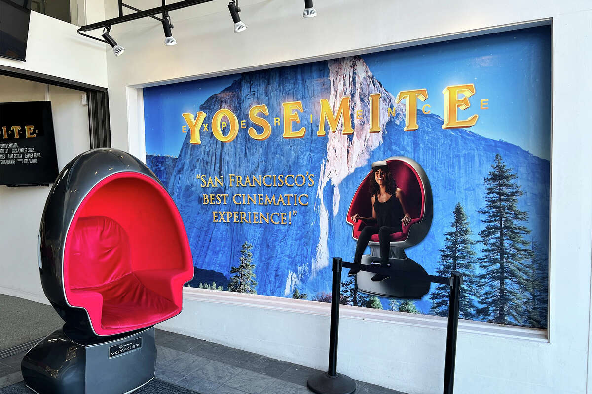 Una mirada al interior de GamedayVR, una tienda de Ghirardelli Square que alberga "Experience Yosemite", un recorrido virtual por Yosemite.