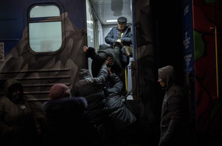  Abastecerse de mantas: Los ucranianos se preparan para un invierno horrible