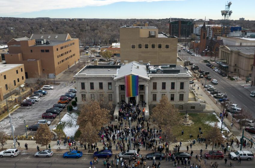  Colorado Springs se reconcilia con el pasado tras el tiroteo en un club gay