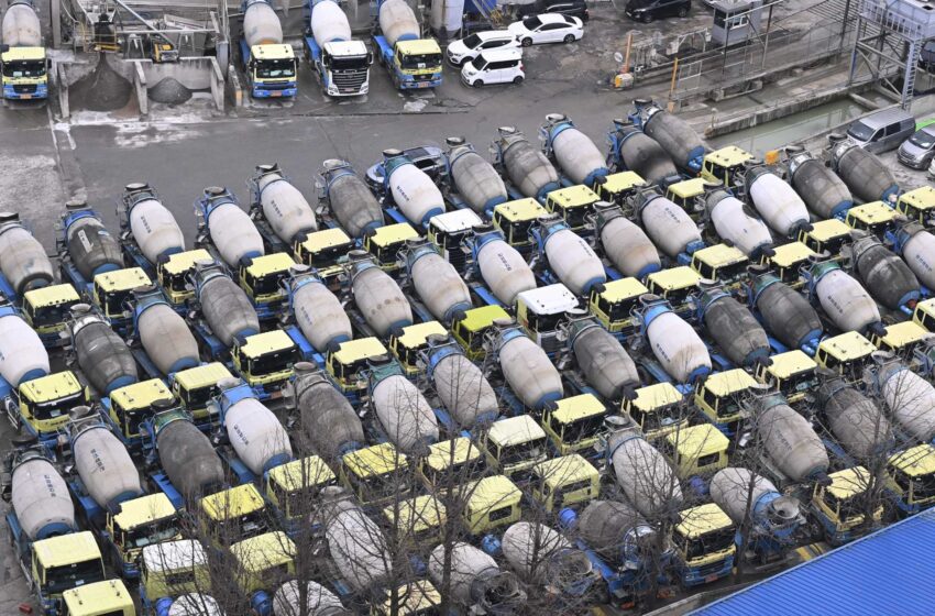  Corea del Sur ordena a los camioneros del cemento en huelga que vuelvan al trabajo