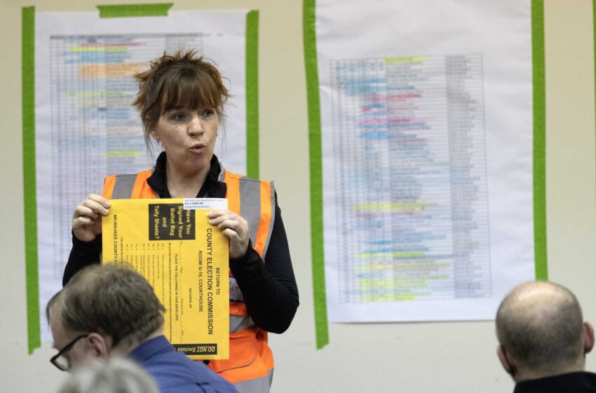  Despiden a un trabajador electoral de Milwaukee por solicitar papeletas falsas