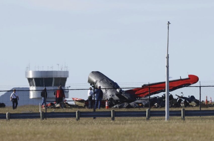  Dos aviones históricos chocan en la exposición del Día de los Veteranos en Dallas