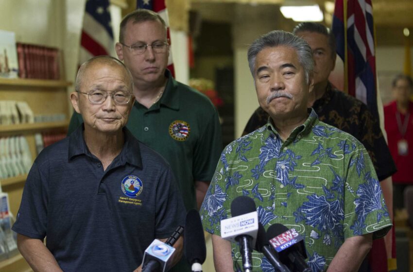  El gobernador de Hawaii, Ige, recuerda el coronavirus y el cierre del turismo