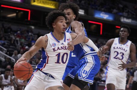 El nº 6 de Kansas se recupera en los últimos momentos para vencer al nº 7 de Duke por 69-64