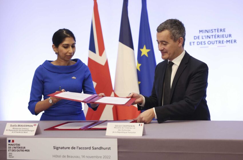  Francia y el Reino Unido firman un acuerdo para frenar los cruces del Canal de la Mancha