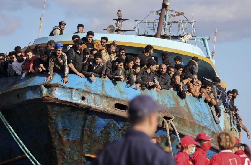  Grecia: El barco de los migrantes había zarpado de Libia con 483 personas