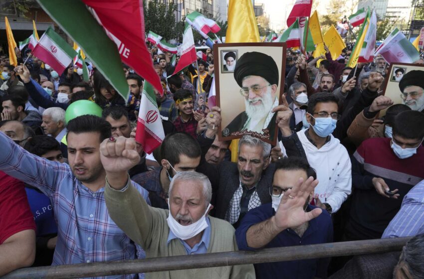  Irán conmemora la toma de la embajada de EE.UU. en 1979 en medio de protestas nacionales