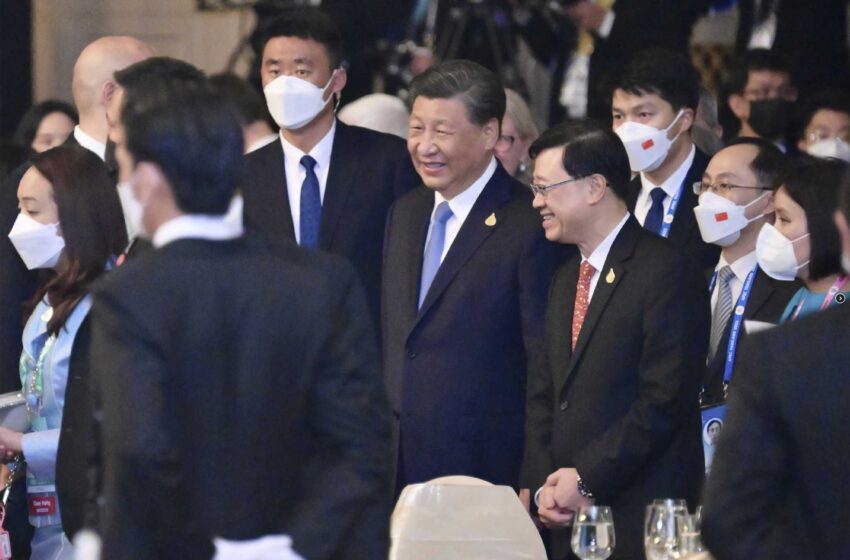  Lee, líder de Hong Kong, da positivo en la prueba de COVID-19 tras la APEC