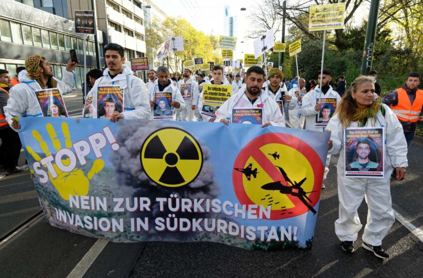  Los manifestantes piden a Turquía que detenga el supuesto uso de armas químicas