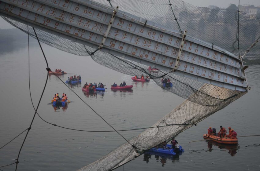  Nueve detenidos tras el derrumbe de un puente en la India, que causó 134 muertos