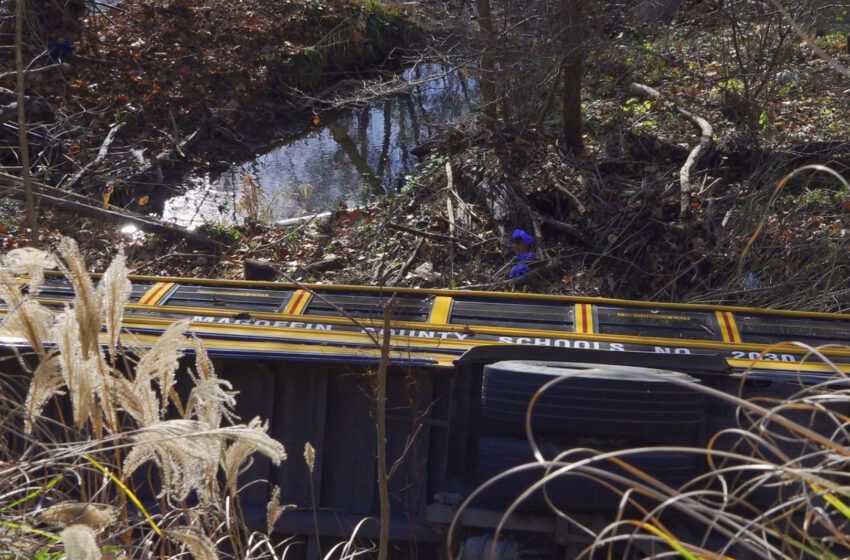  Un autobús escolar de Kentucky se cae por un terraplén y 18 niños resultan heridos