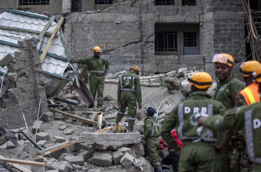  Un edificio en construcción se derrumba en la capital de Kenia