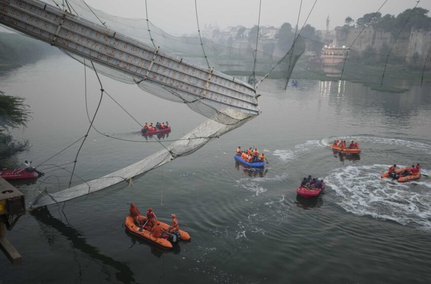 Una mirada al puente colgante que se derrumbó en la India