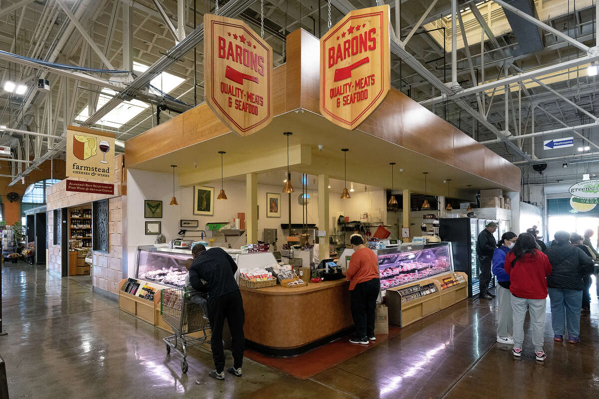 Barons Quality Meats and Seafood dentro de Alameda Marketplace en Alameda CA, 29 de noviembre de 2022